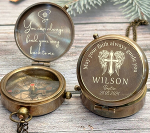 Brújula de trabajo de latón personalizada con estuche de cuero, regalo para parejas, regalos de Navidad - Product Image 1