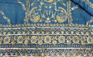 Designer moderne brodé à la main belle coupe traditionnelle indienne mode avant costumes soie non cousue pour la fête - Product Image 3