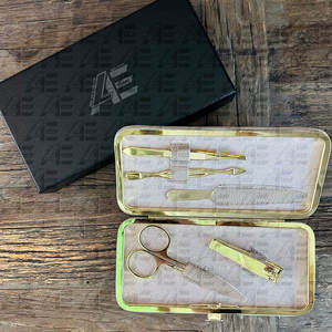 PROMOTION : Kit de Manucure et Pédicure BLANC 5 Pièces – Coupe-Ongles, Mini Ciseaux, Lime à Ongles, Repousse-Cuticules et Pince à Épiler 2026 - Product Image 1