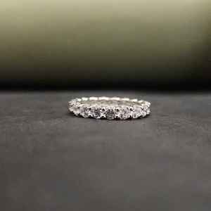 Bague Éternité Élégante en Argent Sterling 925 et Acier Inoxydable avec Diamants, Style Unique, Tendance, Unisexe, Certifiée IGI, pour Usage Quotidien - Product Image 2