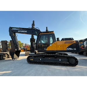 Excavatrice sur chenilles Hyundai 220LC-9S d'occasion, pelle hydraulique de 22 tonnes pour la construction - Product Image 4