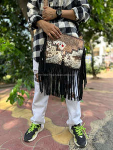 Nouveau véritable sac à main en cuir de fourrure de vachette usiné occidental fabriqué à la main femmes sac de soirée élégant et pochette en fourrure usinée ensemble Combo Unique - Product Image 3