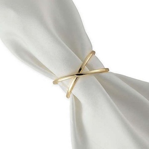Anneau de serviette en métal Royal, Design croisé, gravé à la main, en or, décorations haut de gamme pour Banquet de mariage, anneau de serviette - Product Image 1