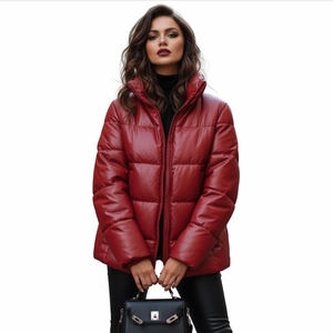 Chaqueta acolchada de cuero genuino de lujo para mujer, diseñada para climas fríos, que combina protección térmica y una estructura elegante. - Product Image 5