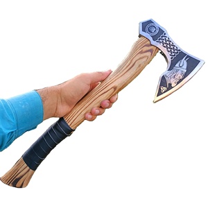 Hache Viking faite à la main en acier au carbone personnalisée Hache barbu Hache de survie en plein air avec manche en bois - Product Image 1