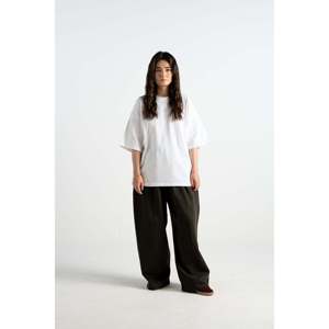 SE455R2 - Jersey Negro Oversize de Alta Calidad con Diseño Liso Teñido - Product Image 5