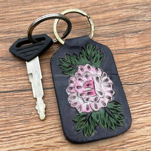 Fabriqué en usine sur mesure avec votre propre porte-clés en cuir usiné à la main en forme de bouteille porte-clés de voiture porte-clés en cuir de vachette véritable en gros - Product Image 3