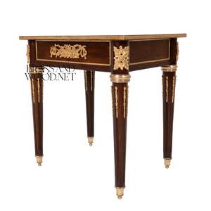 Table d'appoint carrée de style français de luxe avec incrustation florale en marqueterie et accents en laiton doré orné pour un décor de palais classique - Product Image 3