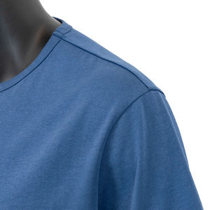 T-shirt décontracté bleu streetwear SPORTISH IMPEX avec broderie rouge sur le devant et logo signature brodé sur la manche - Product Image 2