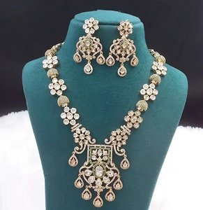 Ensemble de bijoux AD de luxe faits à la main beau collier et boucles d'oreilles fabriqués avec précision disponibles pour les commandes en gros - Product Image 2