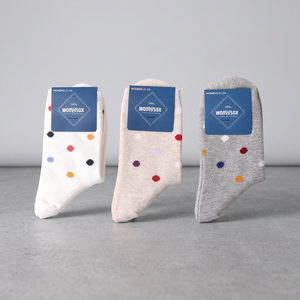 Chaussettes confortables à pois pour femmes, en coton doux, pour un style quotidien, avec ajustement breveté à 90 degrés - Product Image 1