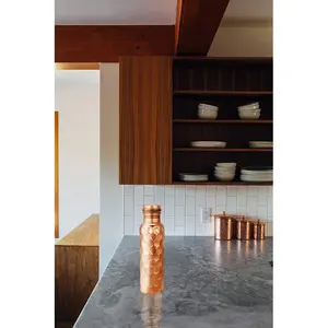 Logo personnalisé bouteille en cuivre design martelé décoratif bouteille d'eau en cuivre pour boisson & eau Offres Spéciales bas quantité minimale de commande en bon prix - Product Image 1