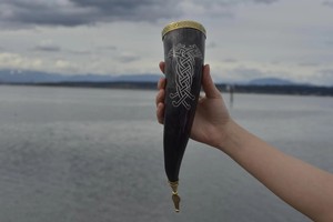 Corne à boire Viking antique Buffle naturel sculpté Style animal écologique Poli Artisanat - Product Image 6