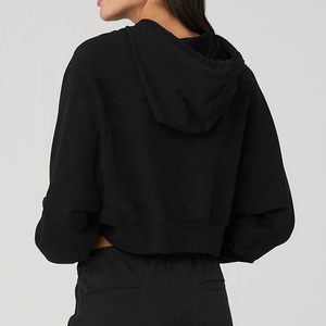 Sudadera con capucha recortada ajustada para mujer al por mayor de fábrica con pantalones cortos franela Digital con estampado de algodón orgánico 100% para la temporada de invierno - Product Image 5