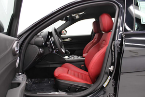 Nuevo Alfa Romeo Giulia Quadrifoglio 2024, Volante a la Izquierda, Asientos de Cuero, Interior Claro, Techo Panorámico - Product Image 4