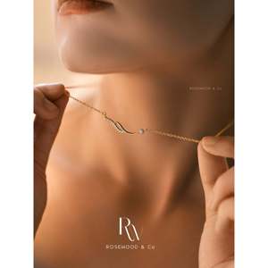 Collier pendentif plaqué or 18 carats, motif vague océanique, inaltérable, cadeau tendance pour maman ou pour elle - Product Image 4