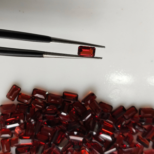 พลอยโกเมนสีแดงธรรมชาติ 5x3 มม. ทรงแปดเหลี่ยม คุณภาพดีที่สุด สำหรับทำเครื่องประดับ - Product Image 1