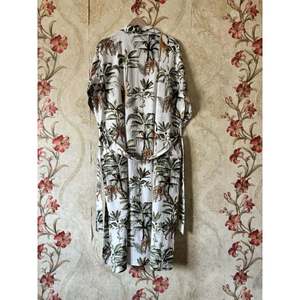 Robe kimono en coton à imprimé floral numérique pour les occasions de loisirs - Product Image 4