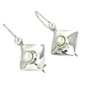 Boucles d'oreilles pendantes en argent 925 avec perle d'eau douce pour femmes, style fleur vintage, bijoux plaqués or pour cadeau de fête - Product Image 1