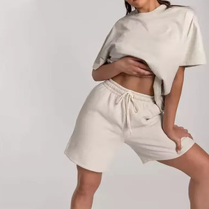 Conjunto de camisetas y pantalones cortos de dos piezas de alta calidad para hombres y mujeres, camiseta recortada de manga corta de algodón liso personalizada de verano 2024 para hombres - Product Image 5