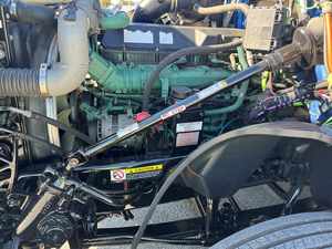 Déstockage gratuit : Condo-slitteur VNL 2021 d'occasion en excellent état, prêt à être expédié porte-à-porte - Product Image 6