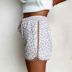 Short Casual para Mujer, Estilo Relajado, Corte Contemporáneo, Mezcla de Tejidos Transpirables y Sostenibles, Ideal para el Verano - Product Image 4