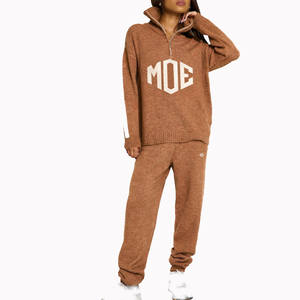 Ensemble sweat-shirt et pantalon de jogging à col zippé en tricot pour femmes, texture douce, vêtements de détente coordonnés pour la vente en gros OEM - Product Image 1