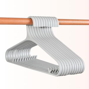 Colgador de ropa antideslizante para adultos con diseño de media luna de Color personalizado, organizador de ropa de plástico, armario especializado para tiendas familiares - Product Image 2