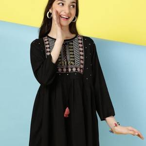 Top estampado para niñas Mujeres Ropa informal Patrón floral Estilo Botón frontal Abajo Blusa de diseñador con media manga - Product Image 2