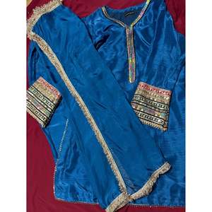 Elegante Vestido Azul Turquesa de Satén para Mujer, Silueta Holgada y Cómoda - Product Image 1