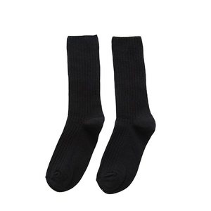 Chaussettes pour femmes en coton multicolores, rayées et tricotées, de la marque Jingwen - Product Image 4