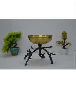 Tazón para servir de lujo de primera calidad con revestimiento en polvo de soporte, Frutero de 3 patas hecho a mano de lujo único para uso en el hogar y la fiesta - Product Image 1