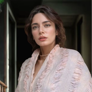 Élégant châle en soie Odemis 100% tissé à la main 75x200cm, foulard turc de luxe froissé pour femmes - Product Image 1