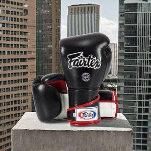 Dernier modèle de gants de boxe angulaires Fairtex, logo personnalisé, gants de sparring professionnels, cuir de haute qualité, gants de kickboxing - Product Image 1