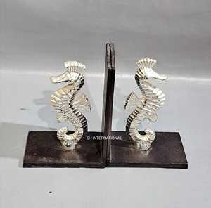 Sujetalibros de madera de aluminio Premium modernos Base rectangular de excelente calidad Artesanía Diseño de caballito de mar Plata Negro para respaldo de escritorio - Product Image 1