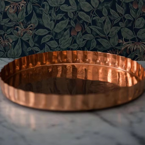 Plateau de service en cuivre artisanal avec finition antique et plateau de qualité supérieure utilisé pour la décoration de la maison et les cadeaux - Product Image 1