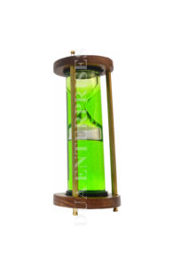 Hecho a mano Vintage náutico vidrio artesanías colorido líquido reloj de arena brújula decorativa latón arena temporizador para la decoración del hogar - Product Image 4