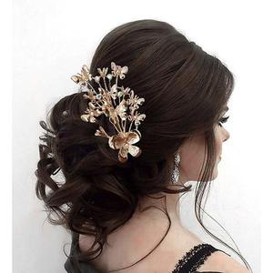 Broche de pelo de piedra austriaca chapado en oro con perlas Apurva, accesorios elegantes para el cabello 1502068 - Product Image 1