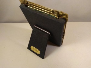 Charmant cadre à motif floral doré porte-photo décoratif élégant affichage de table vintage pour photos œuvres d'art souvenirs cadeaux - Product Image 3