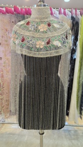 Poncho de mode perlé léger avec couleur personnalisée et broderie à la main Faire sur commande approprié pour l'utilisation des vêtements - Product Image 2