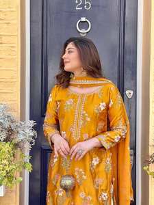 Nouveau designer traditionnel Salwar Kameez Party Wear Top et Sarara avec fantaisie Duppatta et broderie - Product Image 2