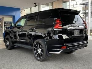 TOYOTA LANDCRUISER PRADO 2023 Automatique Turbo Diesel avec Volant à Gauche Intérieur en Cuir Taille des Pneus R17 Caméra Arrière Couleur Foncée - Product Image 2
