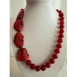 Perles en résine rouge pièces collier artisanat de qualité plus récent collier de déclaration de mode fait à la main - Product Image 1