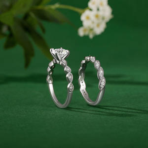 Bague de mariage torsadée en moissanite pour homme Jeulia - Bague fine en argent sterling plaqué platine - Product Image 5