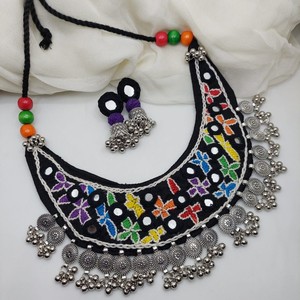 Boucles d'oreilles brodées de perles tendance, boucles d'oreilles multi-perles personnalisées, bijoux de fête pour femmes au meilleur prix, boucles d'oreilles à perles - Product Image 6