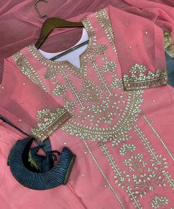 Costume islamique pakistanais de mariage Gharara pour femmes musulmanes avec broderie Kameez et Dupatta en style de fête - Product Image 6