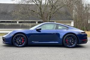 2024 911 R18 4S Coupé AWD Bajo Kilometraje Gasolina Transmisión Automática Volante a la Izquierda Oscuro - Product Image 2