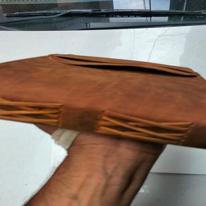 Diario de cuero antiguo de ágata hecho a medida con abalorio del viejo mundo hecho a mano de papel envejecido. Ideal para regalar y usar en la oficina - Product Image 1