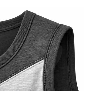 Camiseta sin mangas para hombre de tela suave, diseñada para máxima comodidad y flexibilidad, con un ajuste moderno y un acabado impecable. - Product Image 5