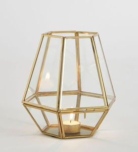 Lanterne fantaisie de décoration de table moderne en métal doré avec fil de fer Lanterne unique et élégante en finition dorée Décoration de maison et de bureau - Product Image 1